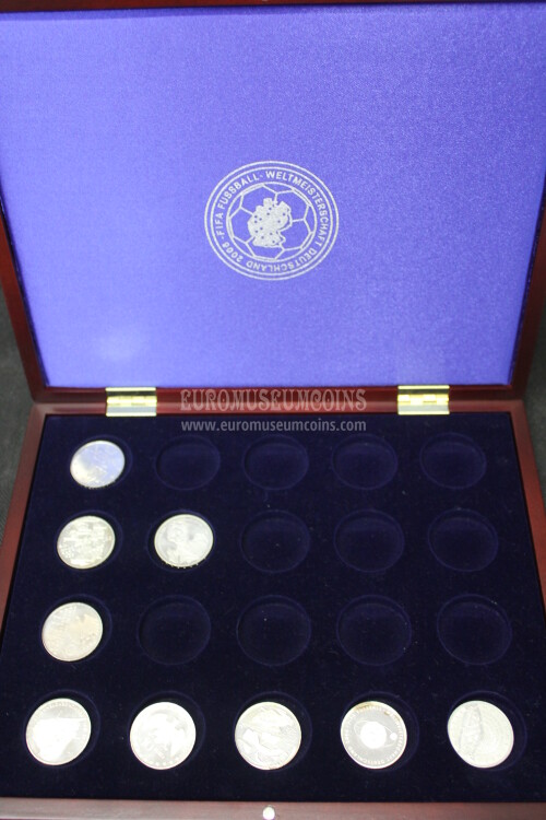 32,5 mm Cofanetto Volterra in legno per i 10 euro in argento emessi dalla Germania per i Mondiali di Calcio 2006